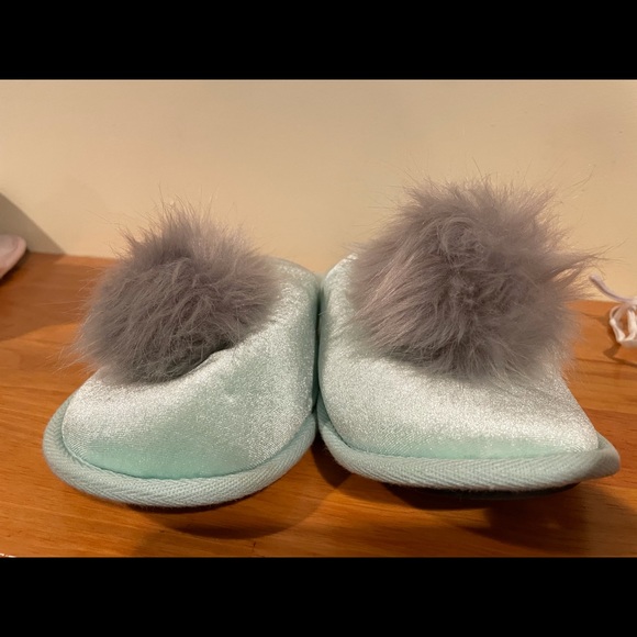 Victoria’s Secret slippers - Picture 2 of 3